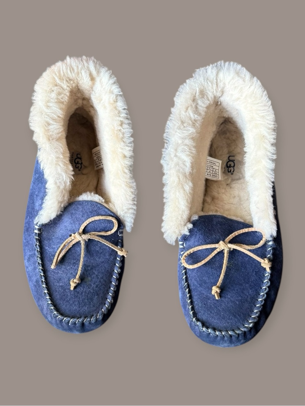 UGG Women’s Alena Slipper / Moccasin Versatile Worn Up or Down - Picture 3 of 12